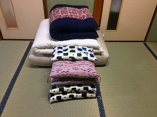 大阪市北区の・・中さんです。シングルロングの敷布団2枚を座布団とお昼寝敷布団に仕立替えの依頼