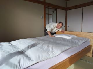 奈良県生駒市に組子ベッドとオーダメイド敷とオーダー枕をお届け先しました