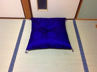 大阪市内在中Tさんです。前に、打ち直しした綿があるのですが、座布団を作って頂きませんか？
