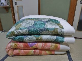 大阪市東成区深江南在中のM様母親から譲り受けた30年前の婚礼布団です。布団屋のおかもとのホームページを見てリフォームを考えています。