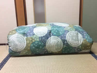 大阪市内在中のＨさんです。9年前の敷き布団です。今ついている生地で打直し•仕立替えをお願いしたいと思います。 希望は、シングルの敷布団1枚ができますでしょうか？