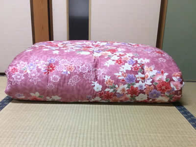 大阪市在中のNさんです。80歳近くになり、畳から介護ベットに代わり、そのベットの上に乗せる敷布団を欲しいのです。