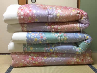 大阪市阿倍野区内のMさんの敷布団の打ち直し事例です。近くのお布団屋さんから約13年前に購入したお布団です。